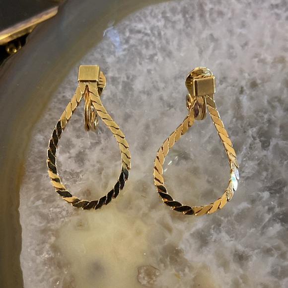 Vintage gold herringbone necklace 186” w optional earrings clip by Monet - Picture 4 of 8